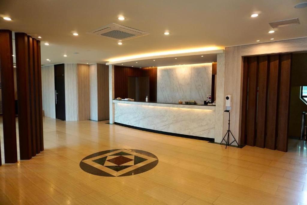 Emerald Hotel Jeju Buitenkant foto