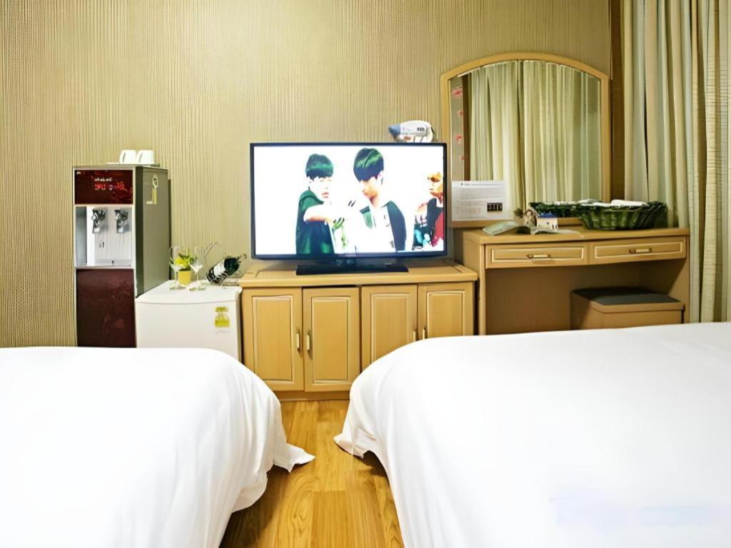 Emerald Hotel Jeju Buitenkant foto