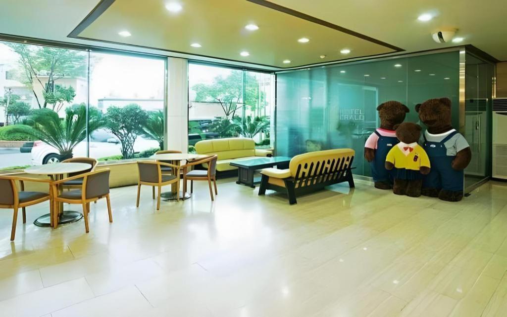 Emerald Hotel Jeju Buitenkant foto