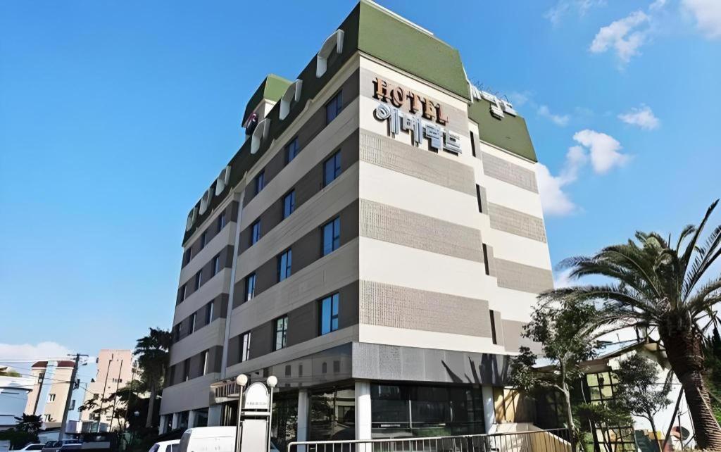 Emerald Hotel Jeju Buitenkant foto