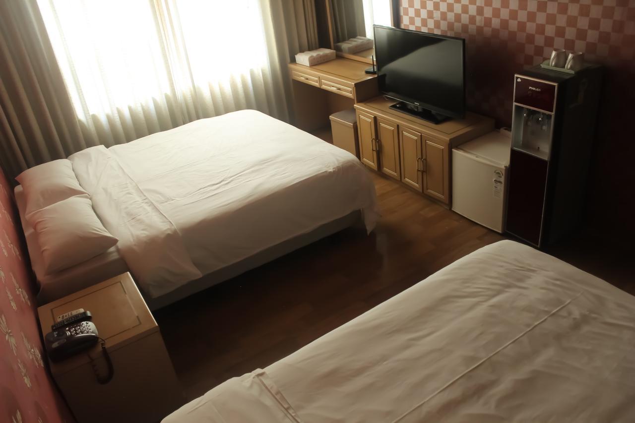 Emerald Hotel Jeju Buitenkant foto